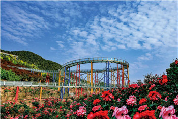 重慶市沙坪壩紅嶺溪谷景區空中玻璃滑道